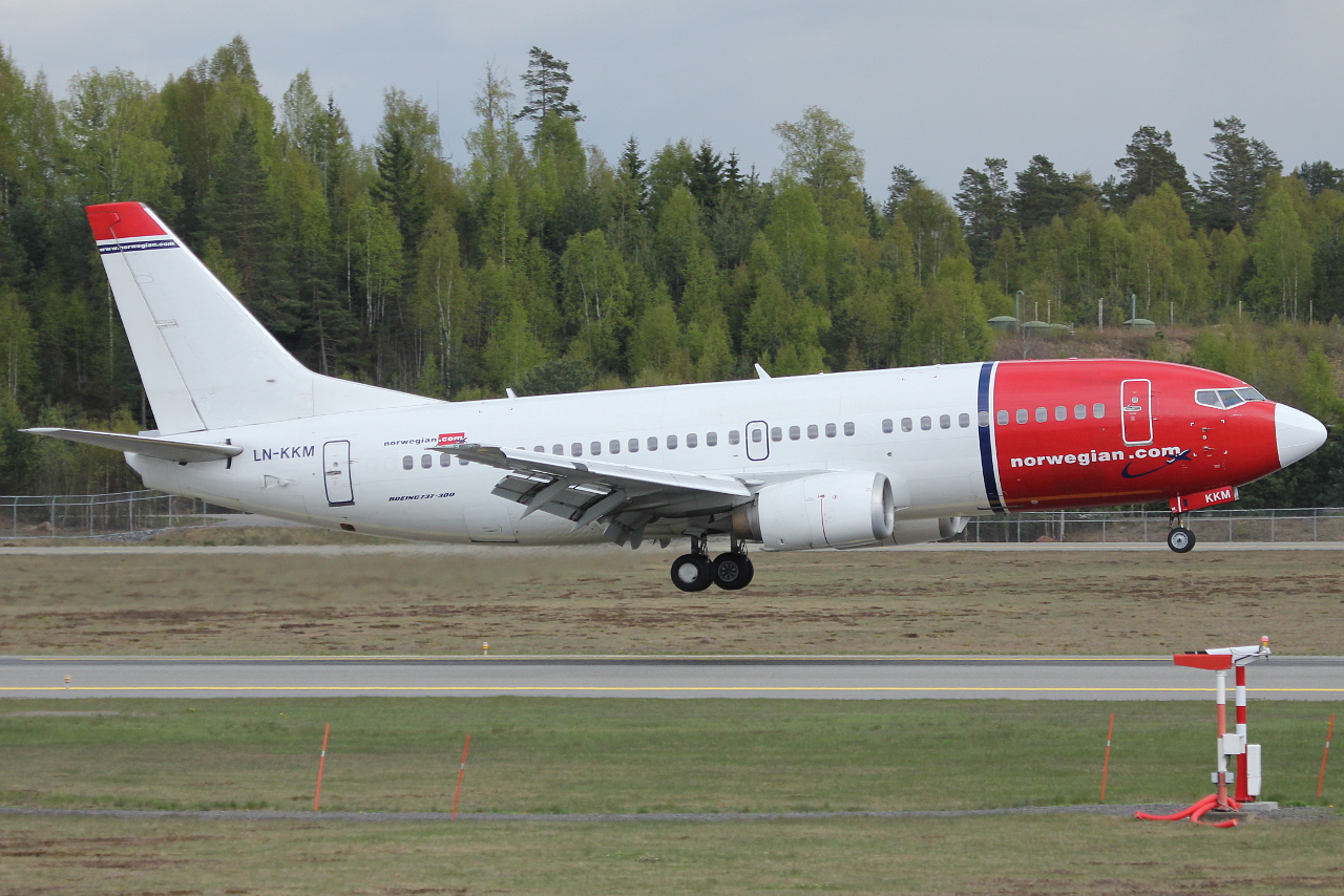 LN-KKM · Boeing 737-3Y0 · (OSL / ENGM)