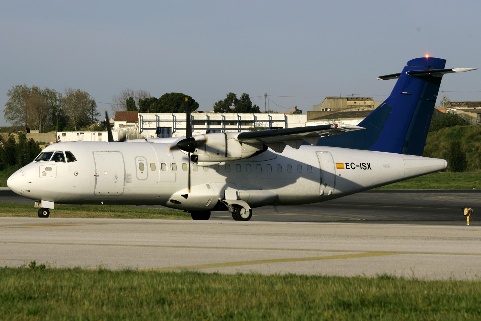 EC-ISX · ATR-42-300 · (LIS / LPPT)