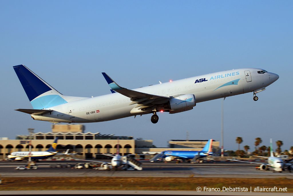 OE-IXH · Boeing 737-8AS(BCF)(WL) · (MLA / LMML)