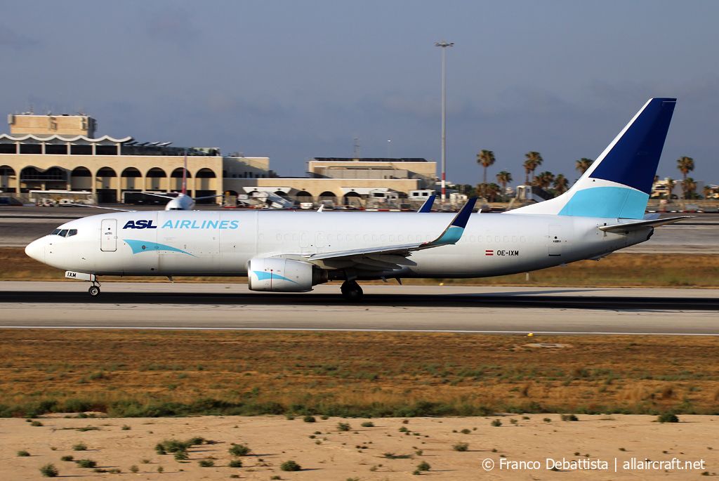 OE-IXM · Boeing 737-8EH(BCF)(WL) · (MLA / LMML)