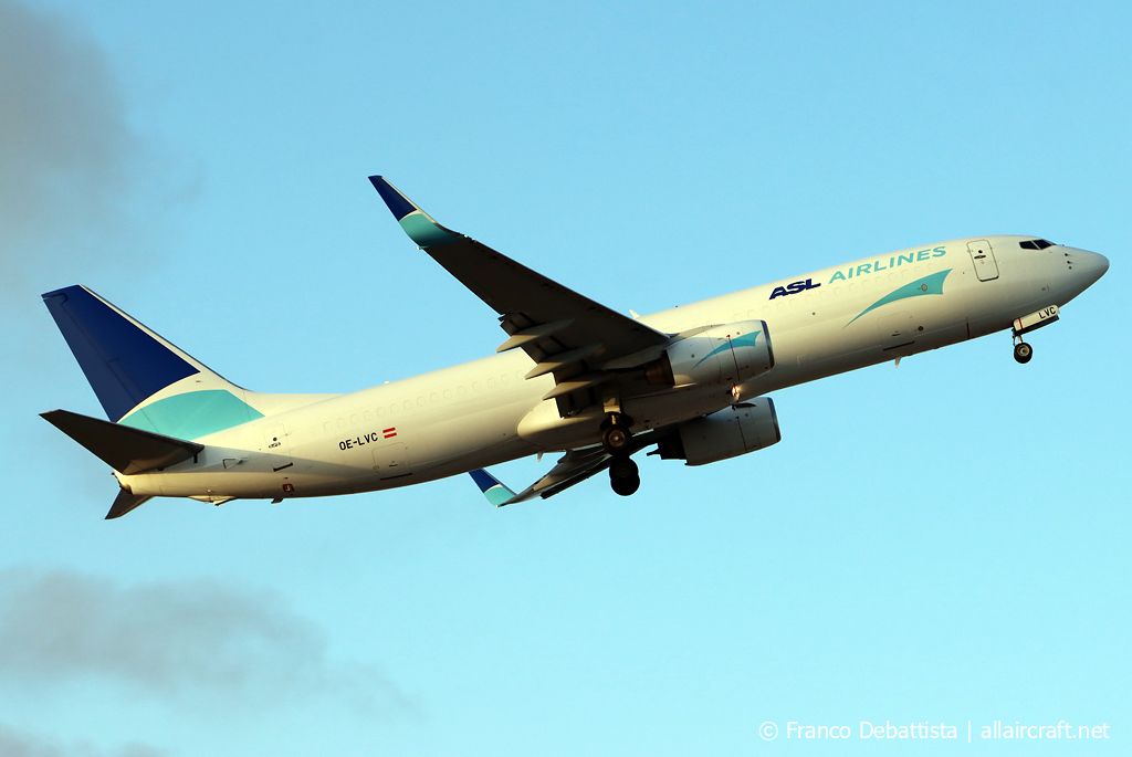 OE-LVC · Boeing 737-883(BCF)(WL) · (MLA / LMML)