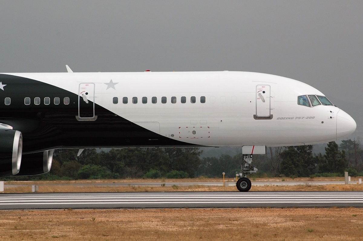 G-ZAPX · Boeing 757-256 · (FAO / LPFR)