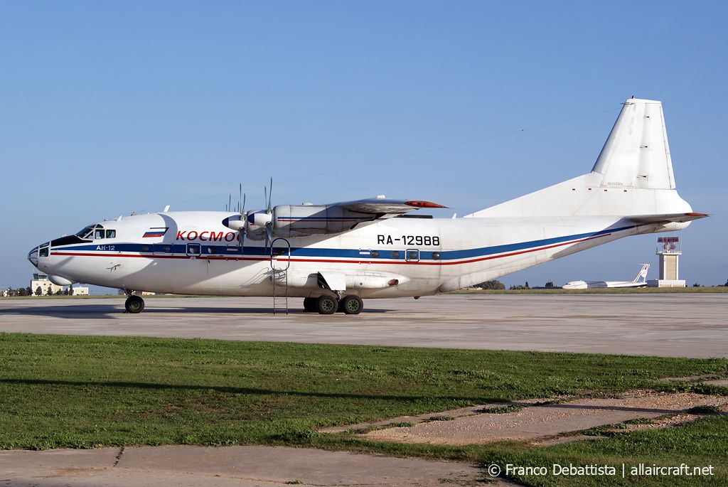 RA-12988 · Antonov An-12B · (MLA / LMML)