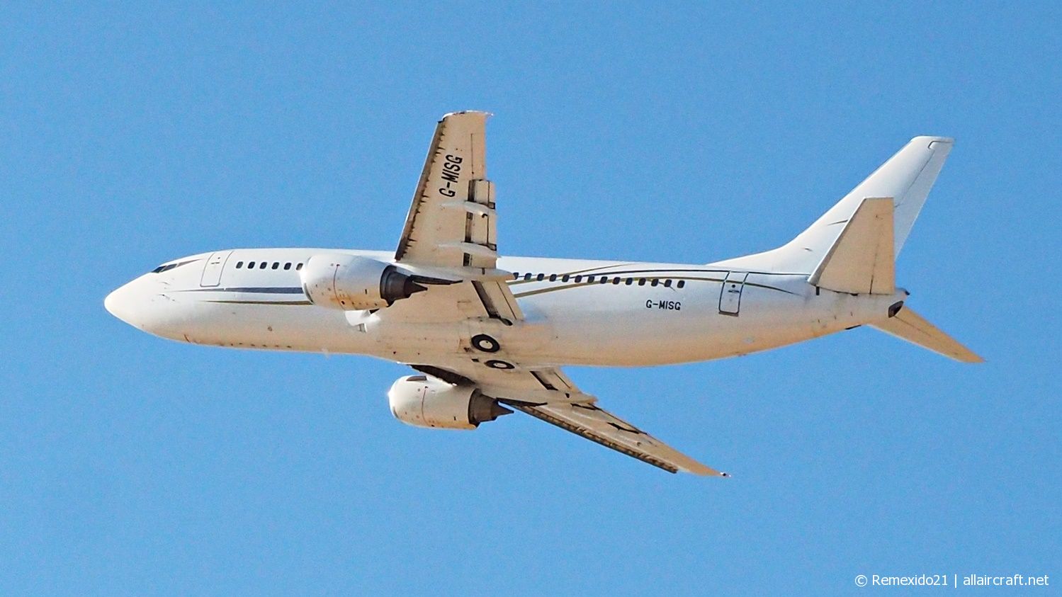 G-MISG · Boeing 737-3L9 · (FAO / LPFR)