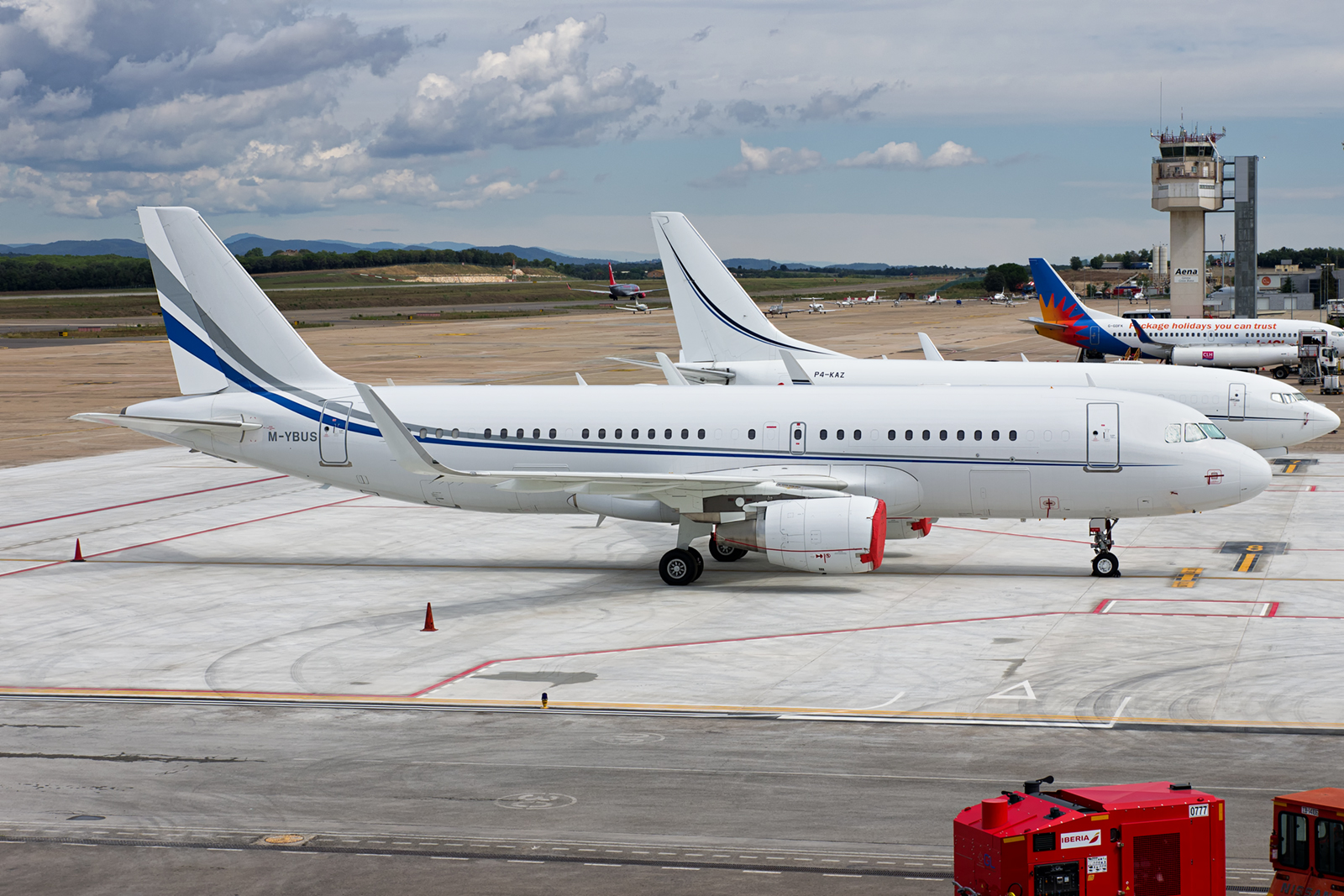 M-YBUS · Airbus A320-214(CJ)(WL) Prestige · (GRO / LEGE)