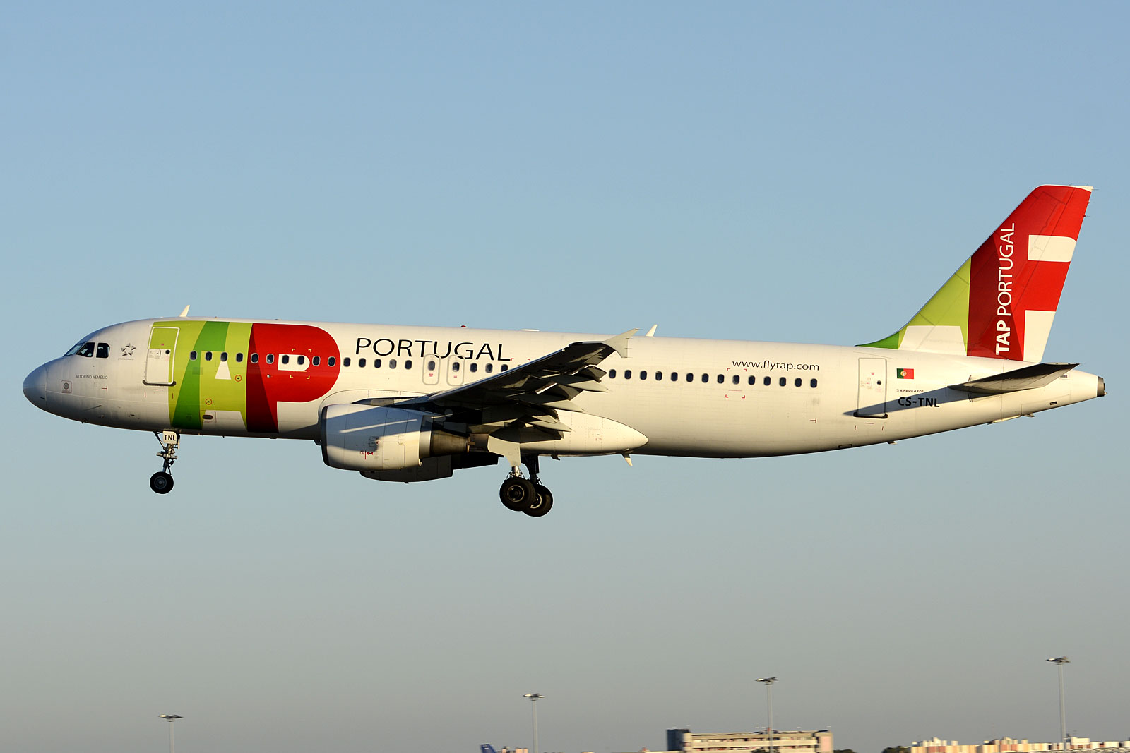 CS-TNL · Airbus A320-214 · (LIS / LPPT)