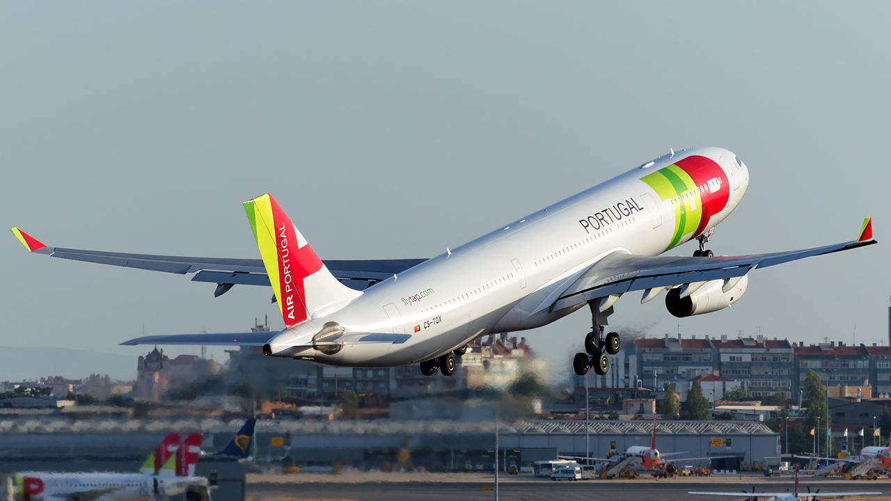 CS-TOX · Airbus A330-343 · (LIS / LPPT)