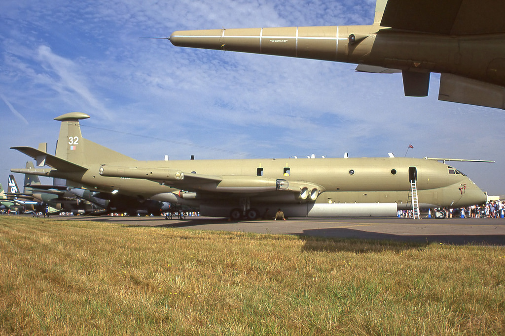 XV232 / 32 · Hawker Siddeley Nimrod MR2 (801) · (FFD / EGVA)