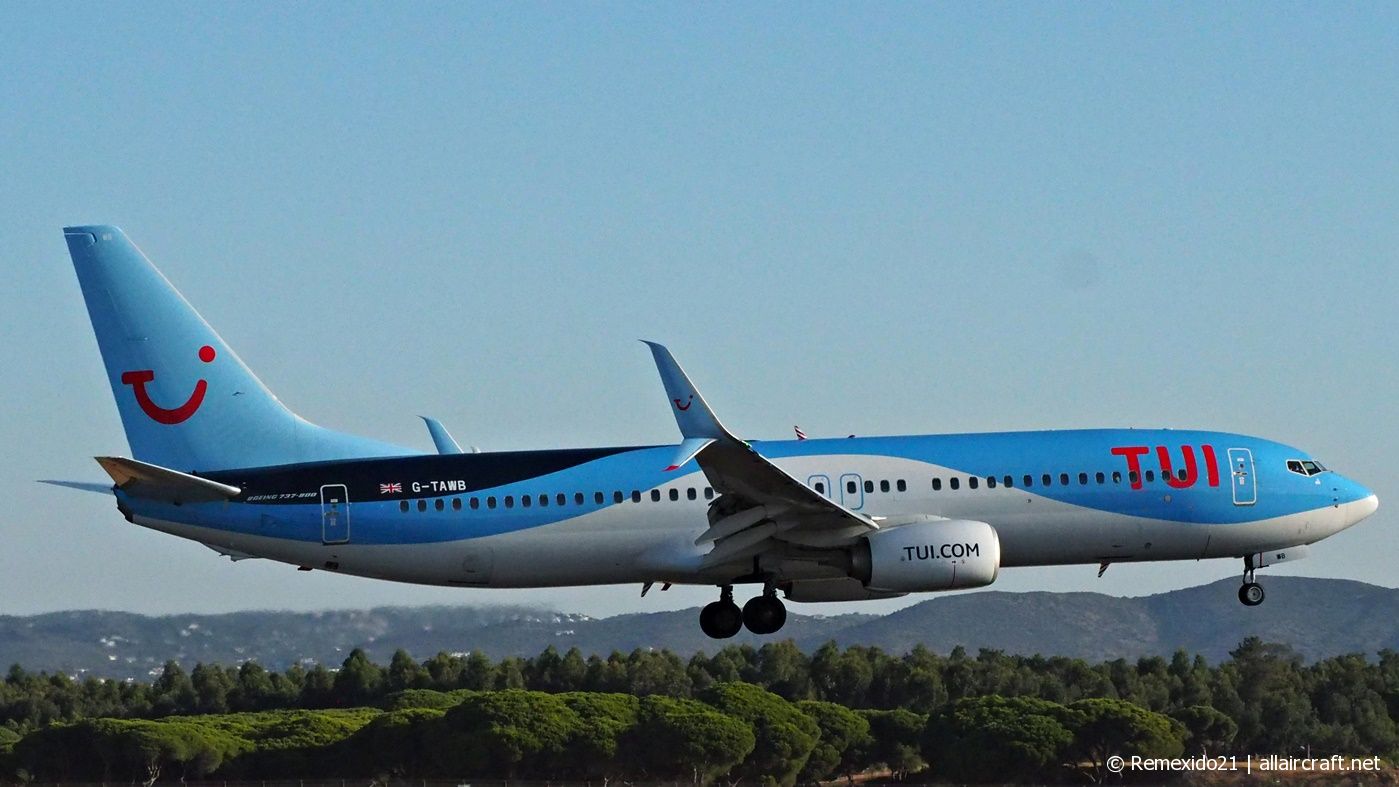 G-TAWB · Boeing 737-8K5(WL) · (FAO / LPFR)