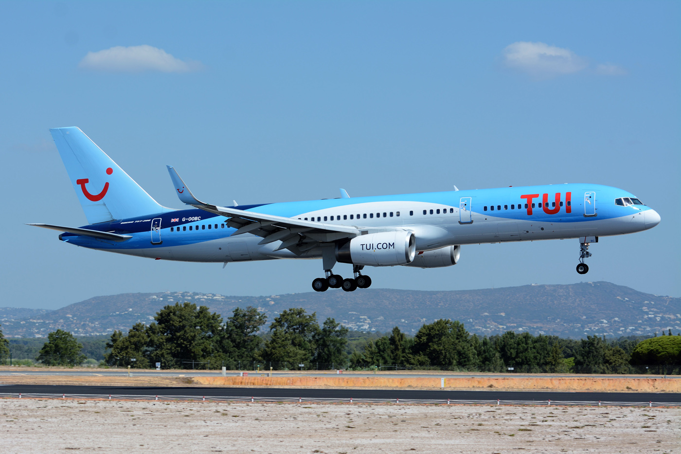 G-OOBC · Boeing 757-28A(WL) · (FAO / LPFR)