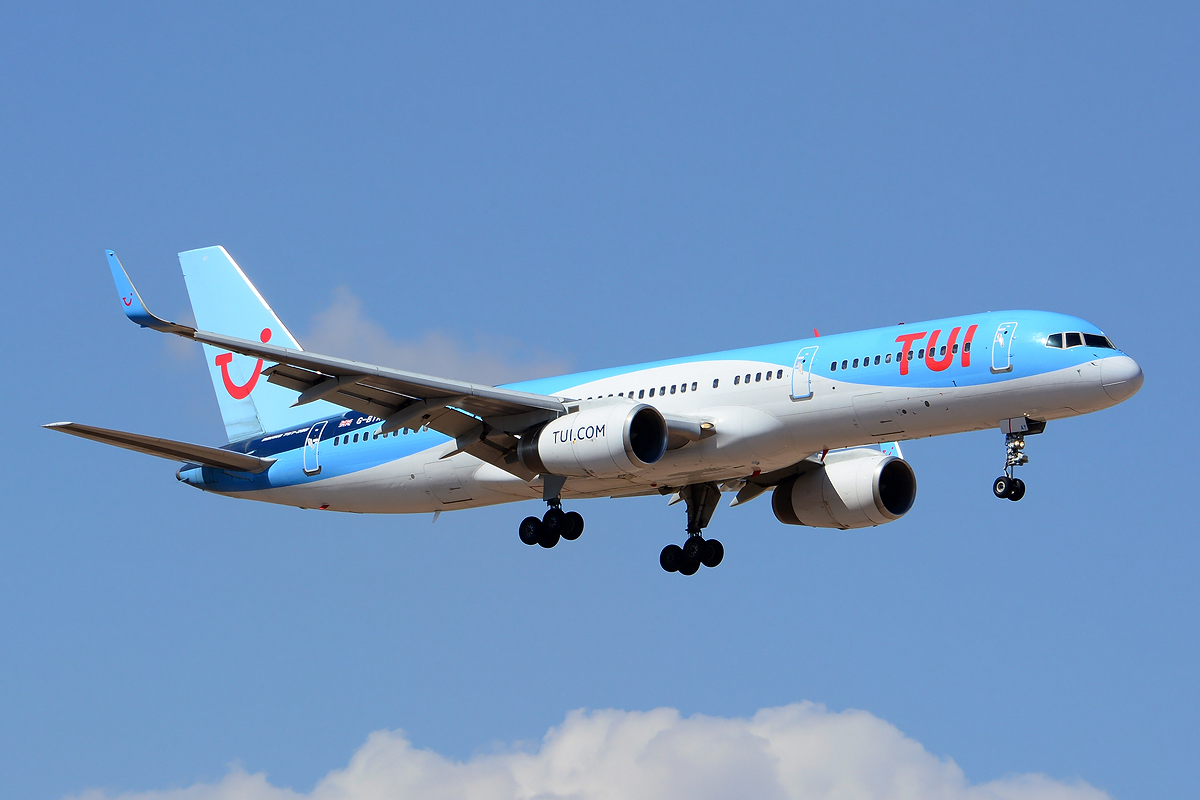 G-BYAY · Boeing 757-204(WL) · (IBZ / LEIB)