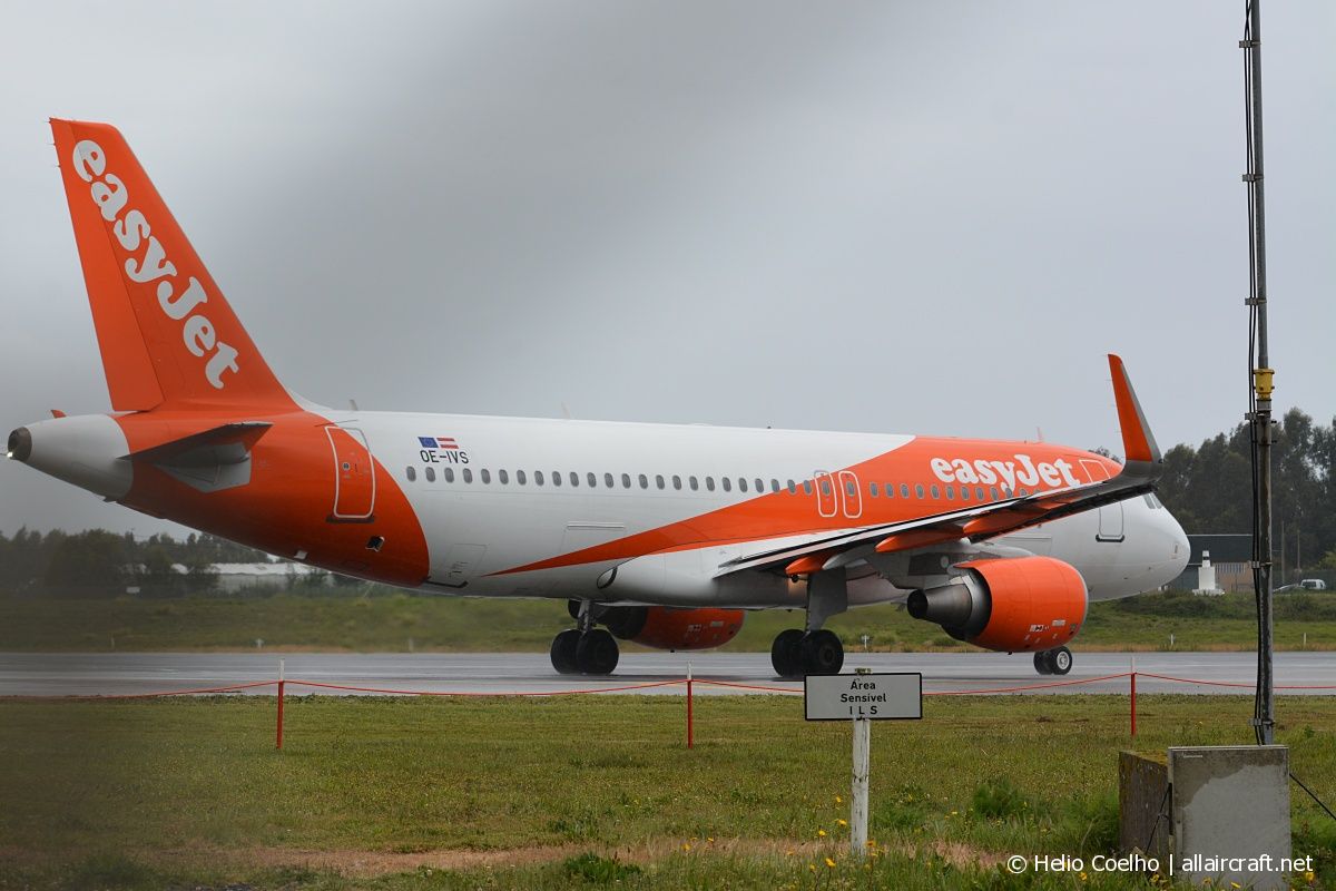 OE-IVS · Airbus A320-214 · (OPO / LPPR)