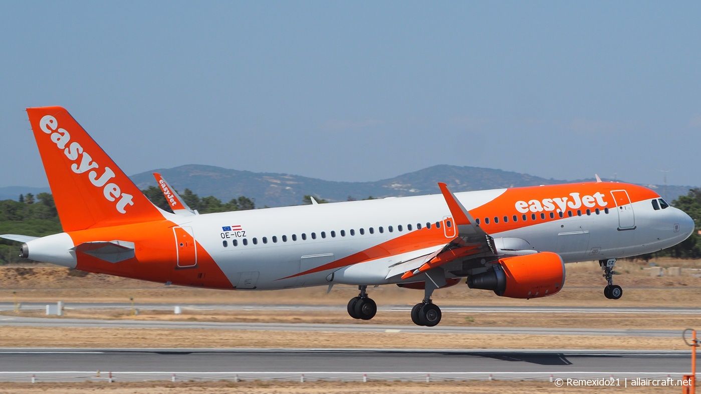 OE-ICZ · Airbus A320-214(WL) · (FAO / LPFR)