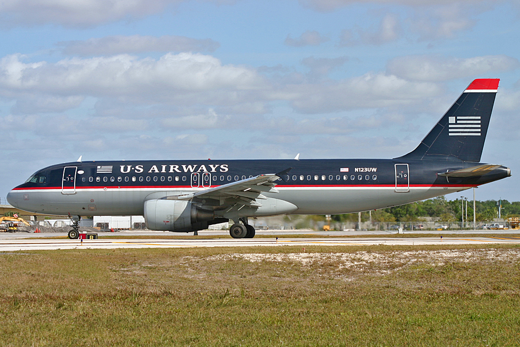 N123UW · Airbus A320-214 · (FLL / KFLL)