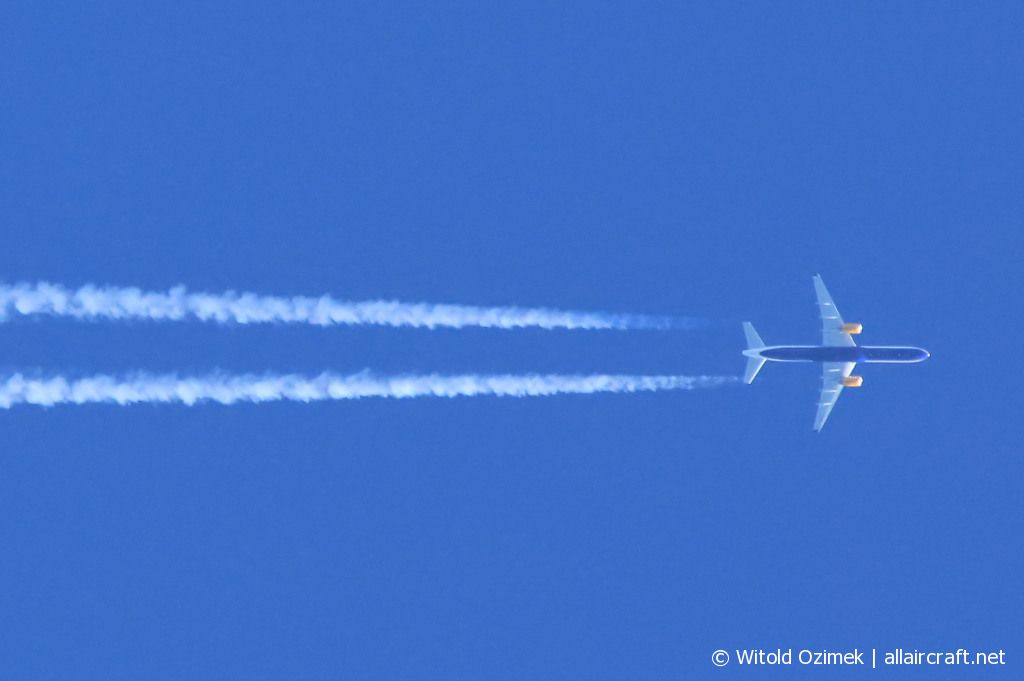 TF-ISZ · Boeing 757-223(WL) · -