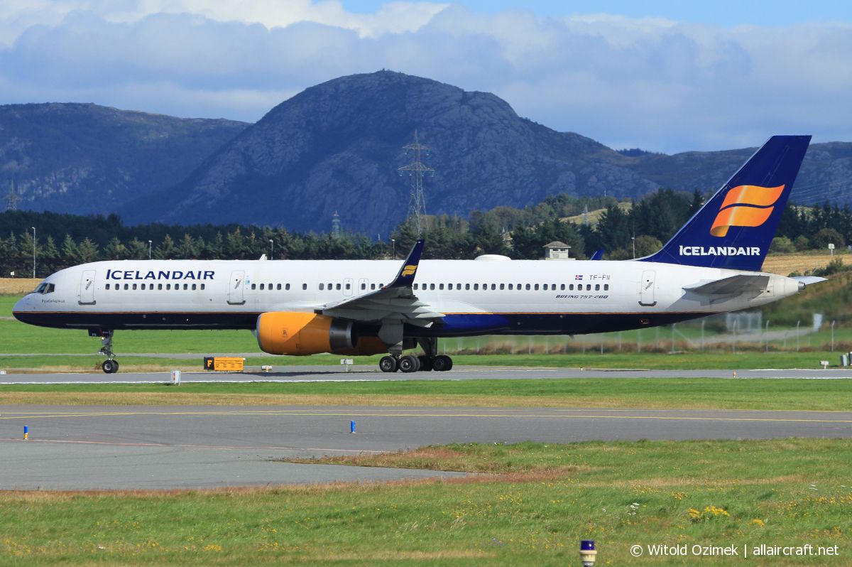 TF-FII · Boeing 757-208(WL) · (SVG / ENZV)