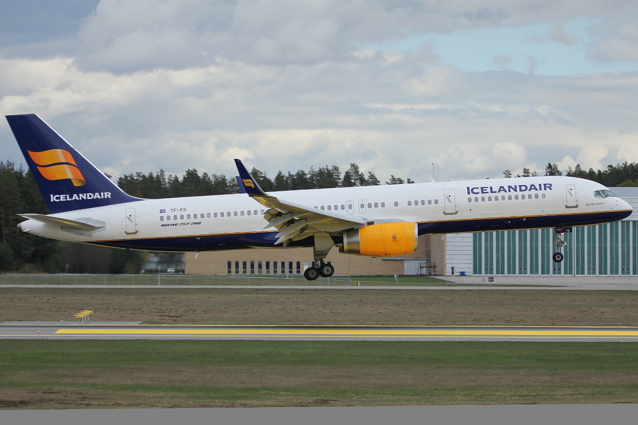 TF-FII · Boeing 757-208(WL) · (OSL / ENGM)
