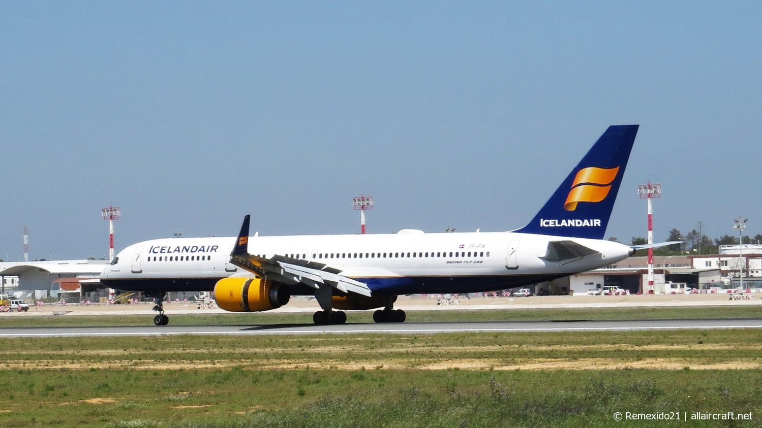 TF-FIA · Boeing 757-256(WL) · (FAO / LPFR)