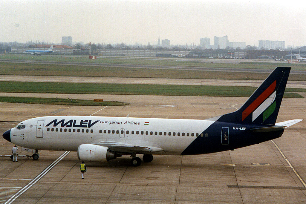 HA-LEF · Boeing 737-3Y0 · (LHR / EGLL)