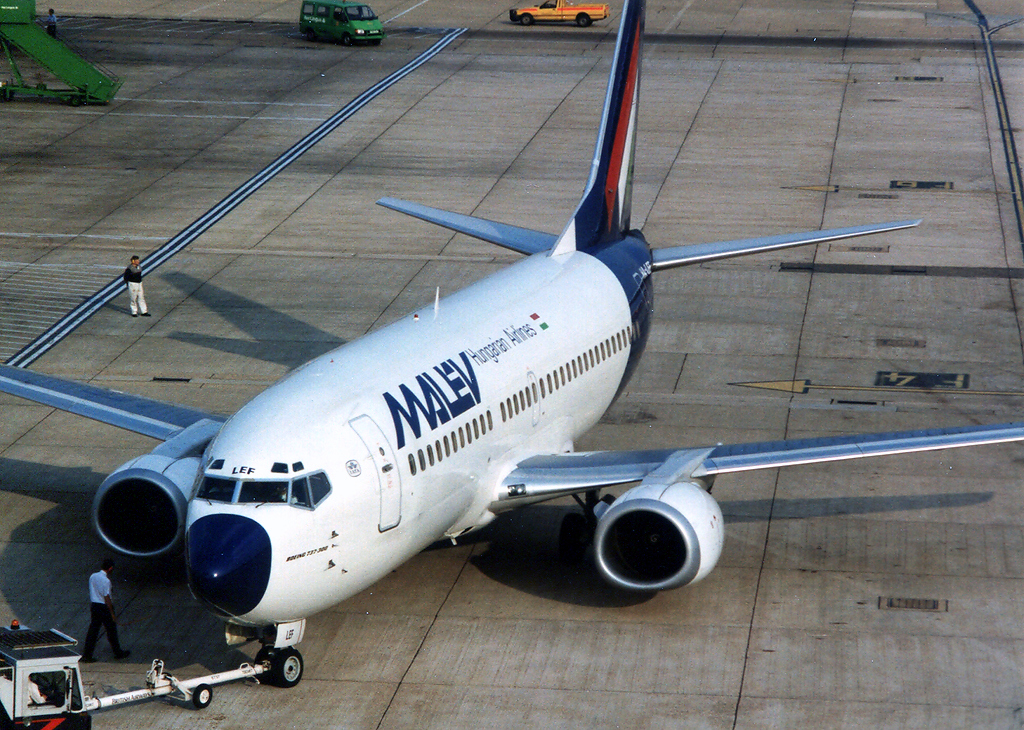 HA-LEF · Boeing 737-3Y0 · (LHR / EGLL)