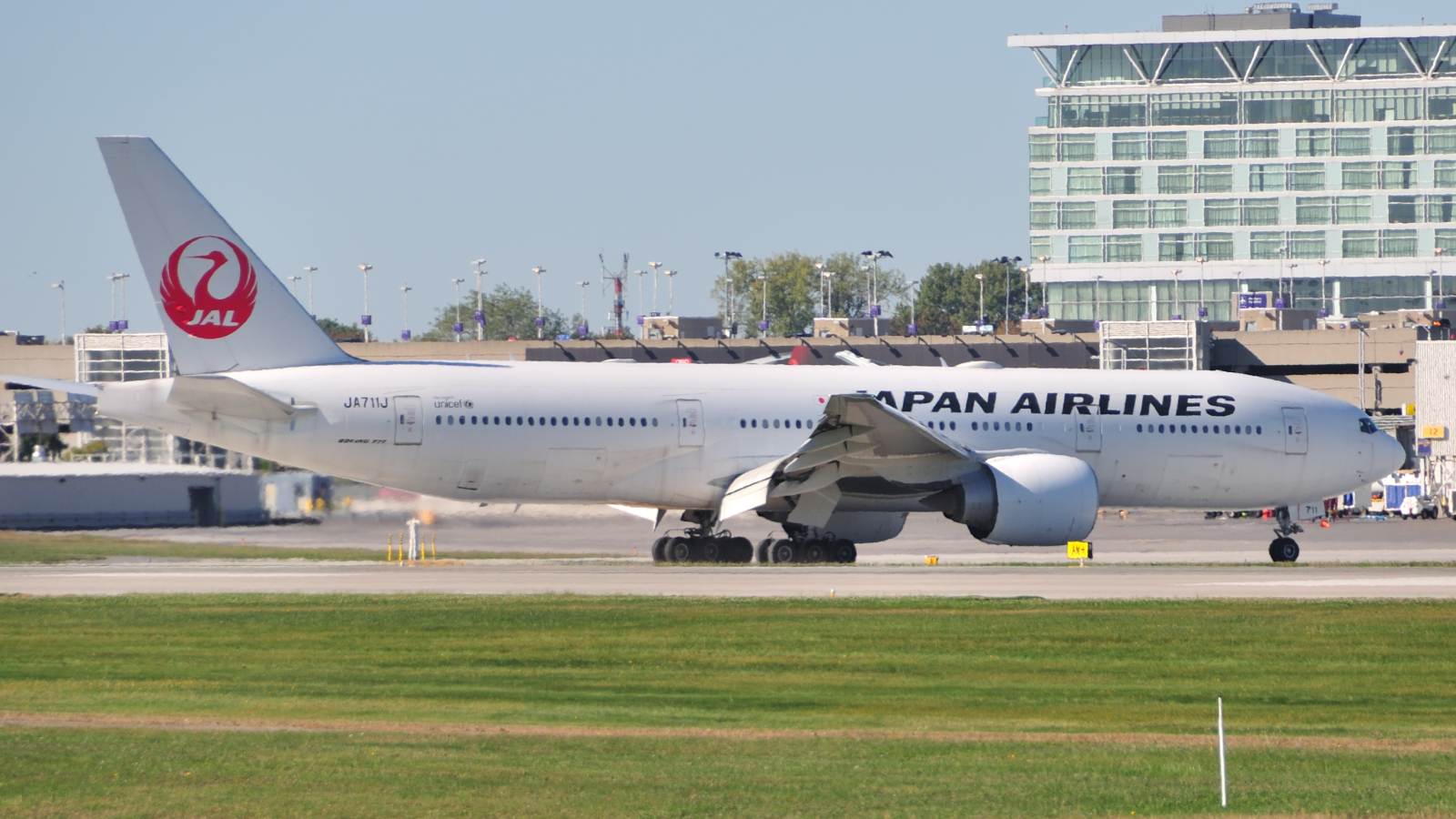 JA711J · Boeing 777-246/ER · (YUL / CYUL)