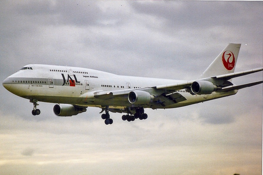 JA8085 · Boeing 747-446 · (LHR / EGLL)