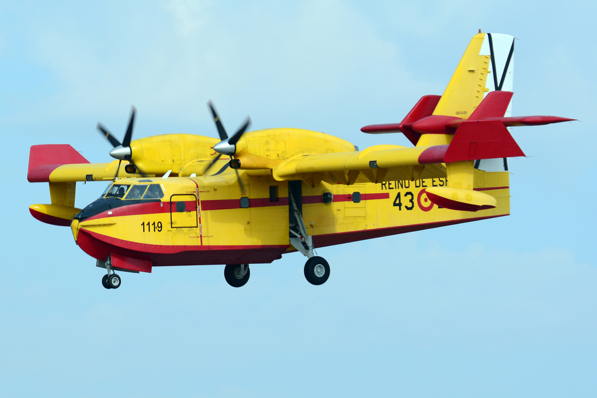 UD13-25 · Canadair CL-215T · (TOJ / LETO)