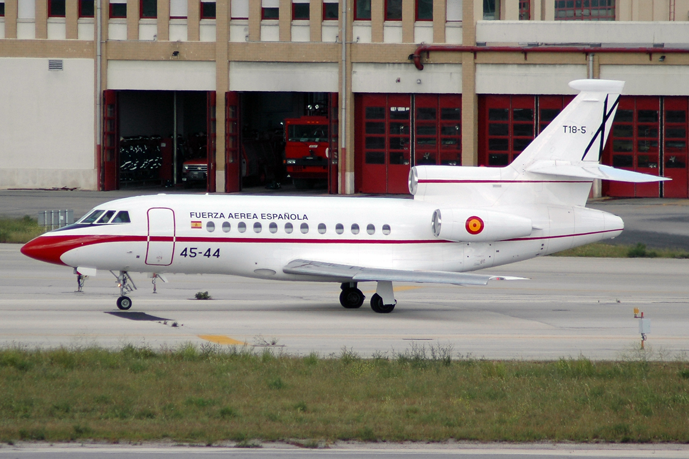 T18-5 · Dassault Falcon 900B · (LIS / LPPT)