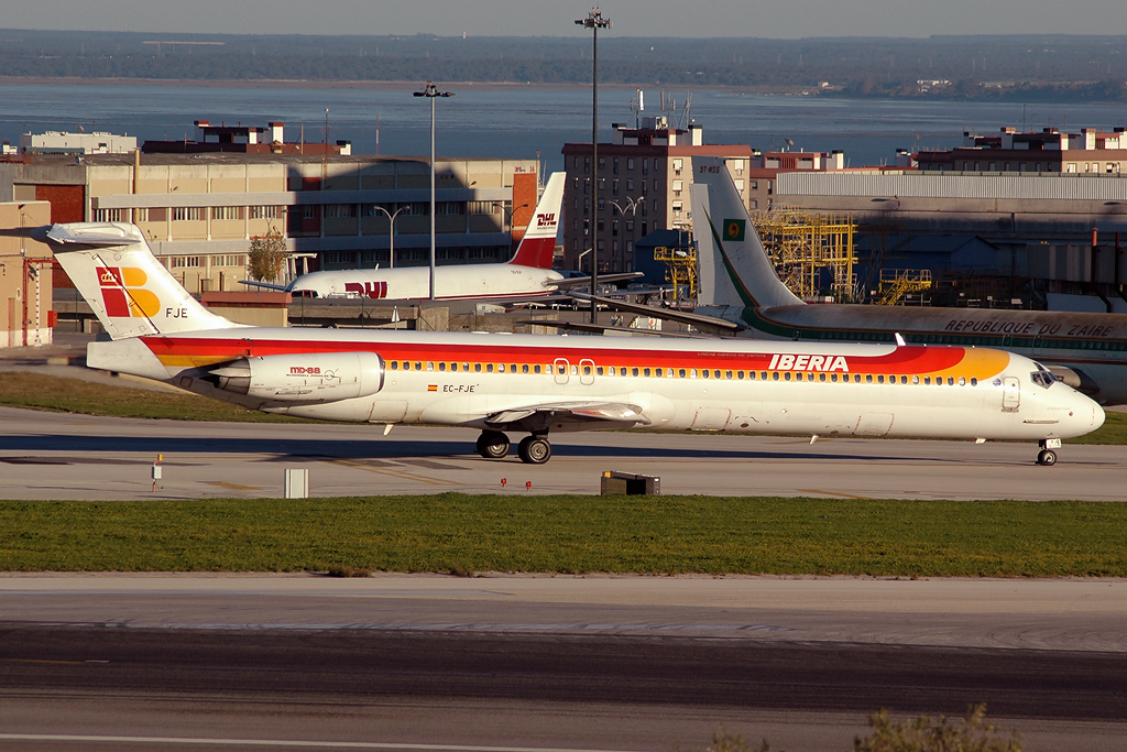 EC-FJE · McDonnell Douglas MD-88 · (LIS / LPPT)