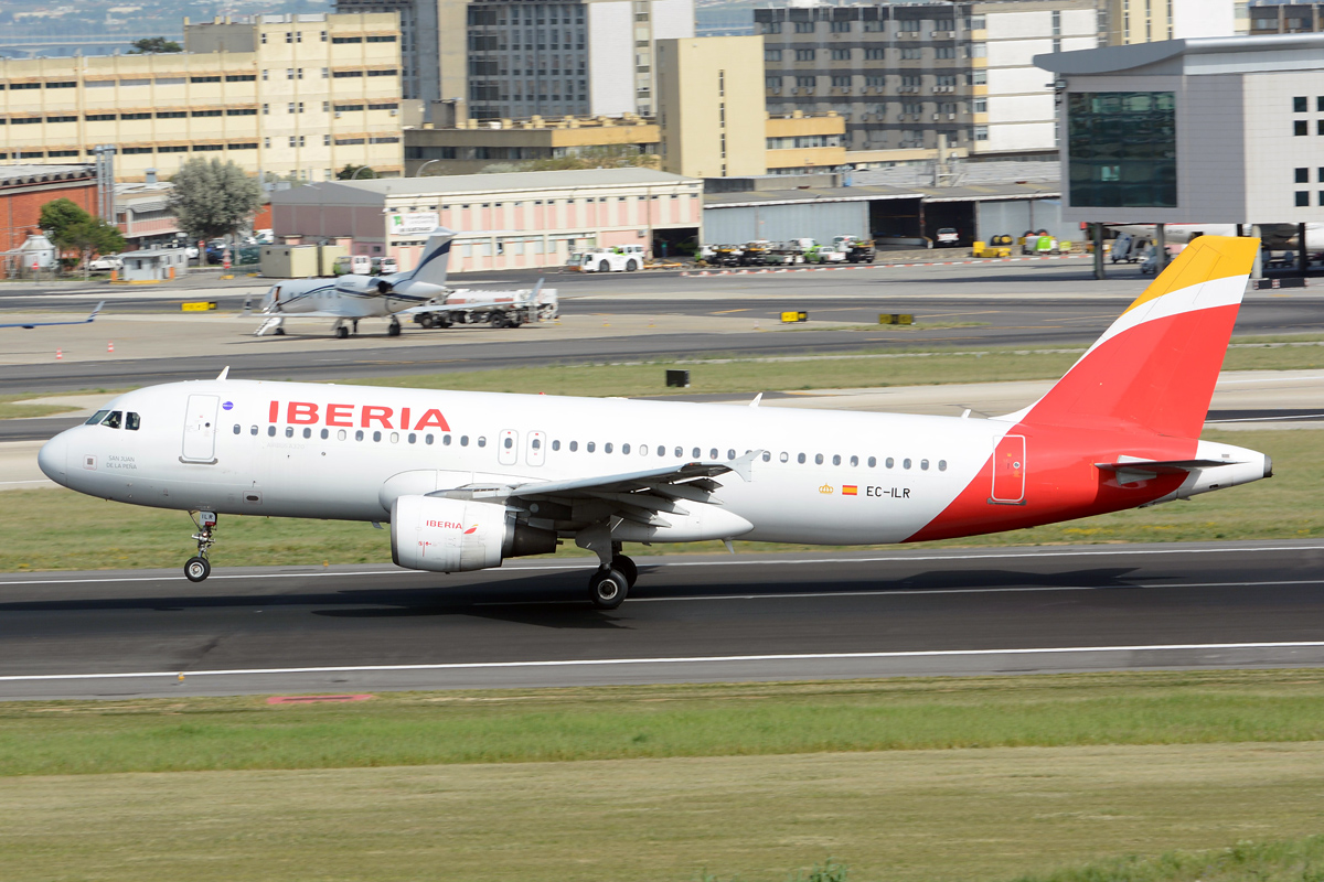 EC-ILR · Airbus A320-214 · (LIS / LPPT)