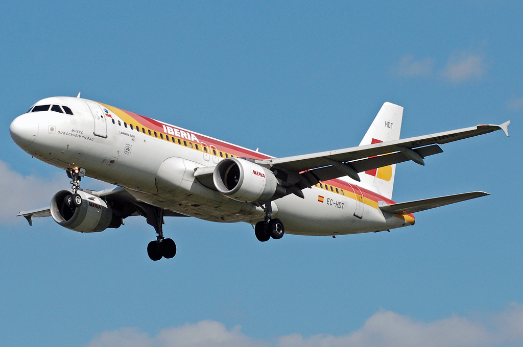 EC-HDT · Airbus A320-214 · (LHR / EGLL)