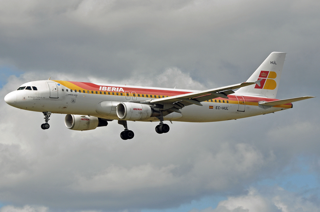 EC-HUL · Airbus A320-214 · (CPH / EKCH)