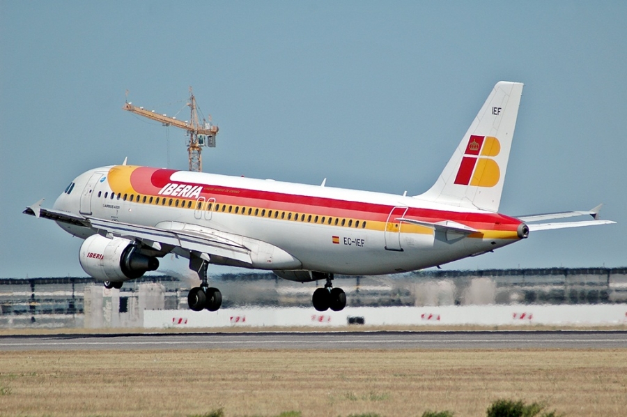 EC-IEF · Airbus A320-214 · (LIS / LPPT)