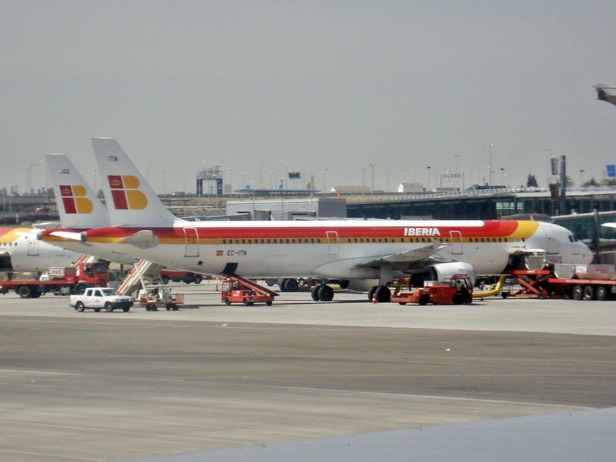 EC-ITN · Airbus A321-211 · -