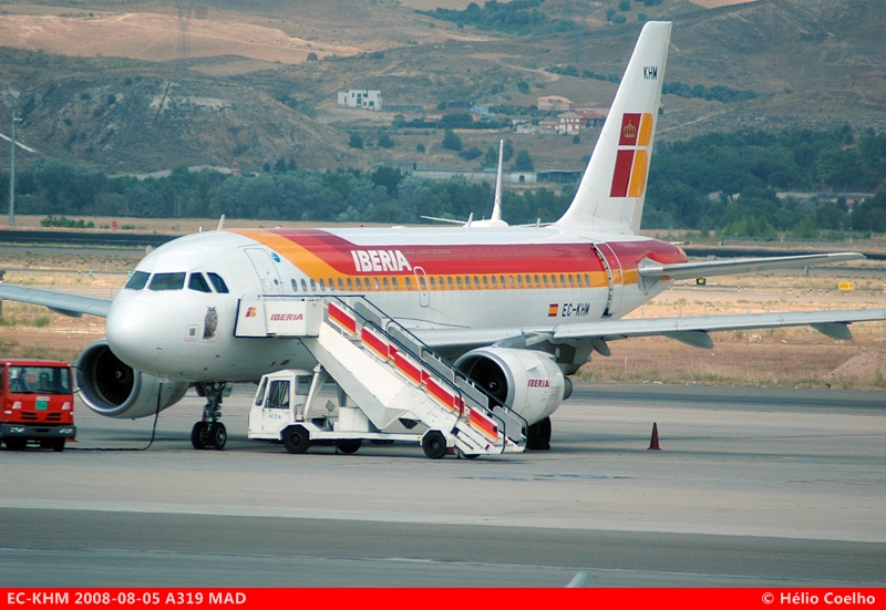 EC-KHM · Airbus A319-111 · (MAD / LEMD)