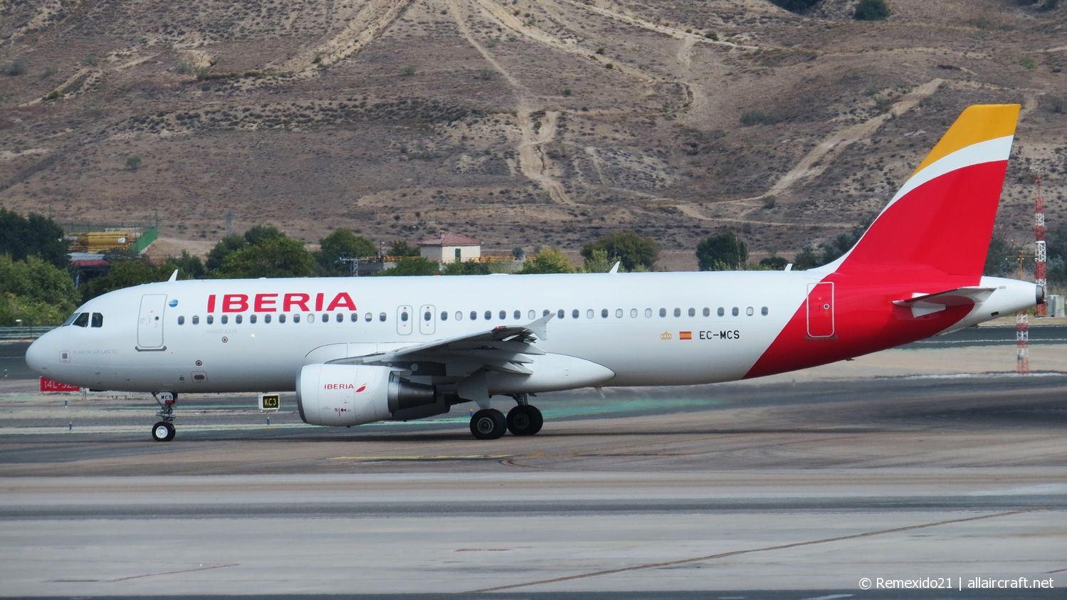 EC-MCS · Airbus A320-214 · (MAD / LEMD)