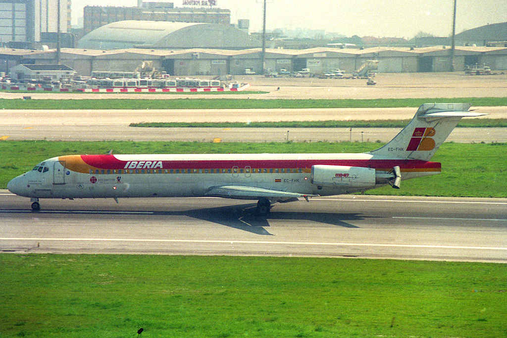 EC-FHK · McDonnell Douglas MD-87 · (LIS / LPPT)