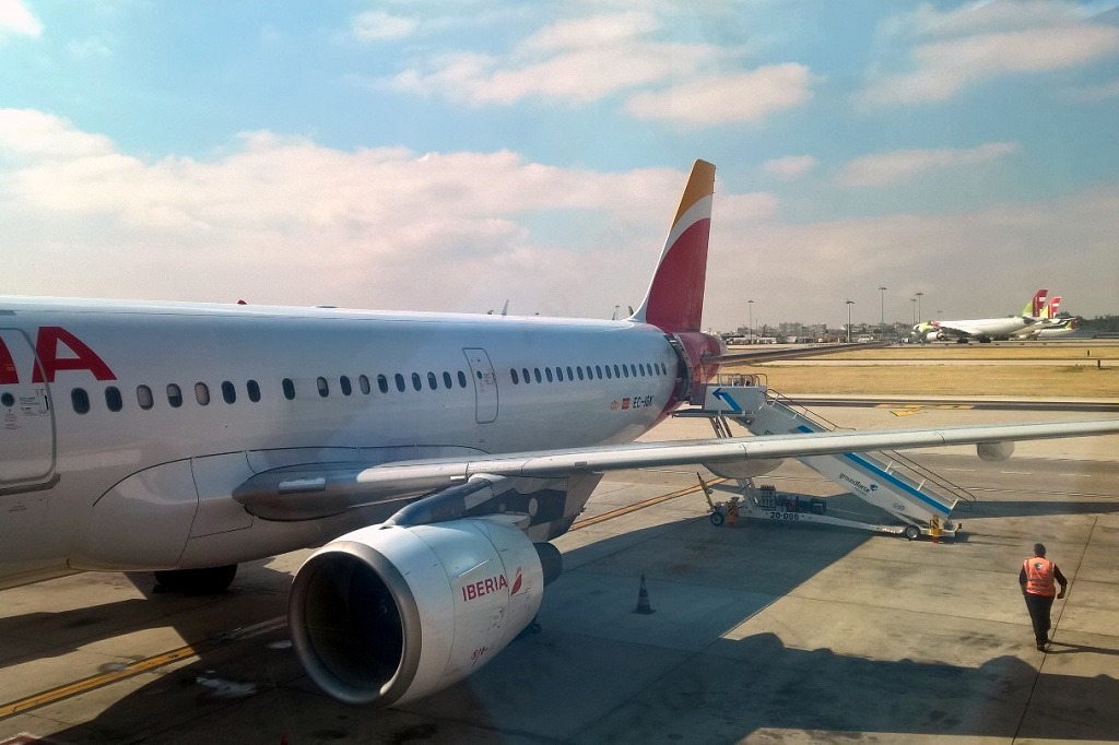 EC-IGK · Airbus A321-211 · (LIS / LPPT)