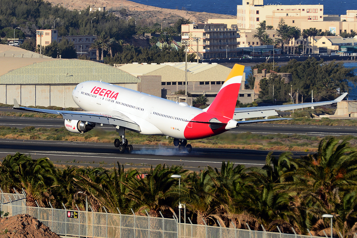 EC-MIL · Airbus A330-202 · (LPA / GCLP)