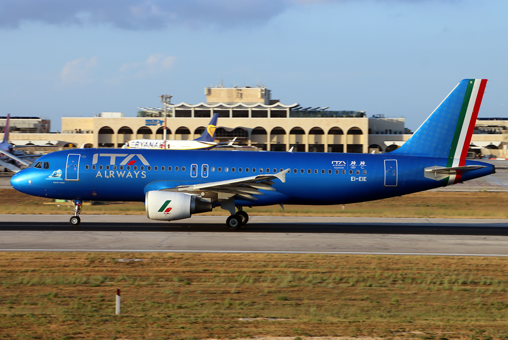 EI-EIE · Airbus A320-216 · MLA / LMML