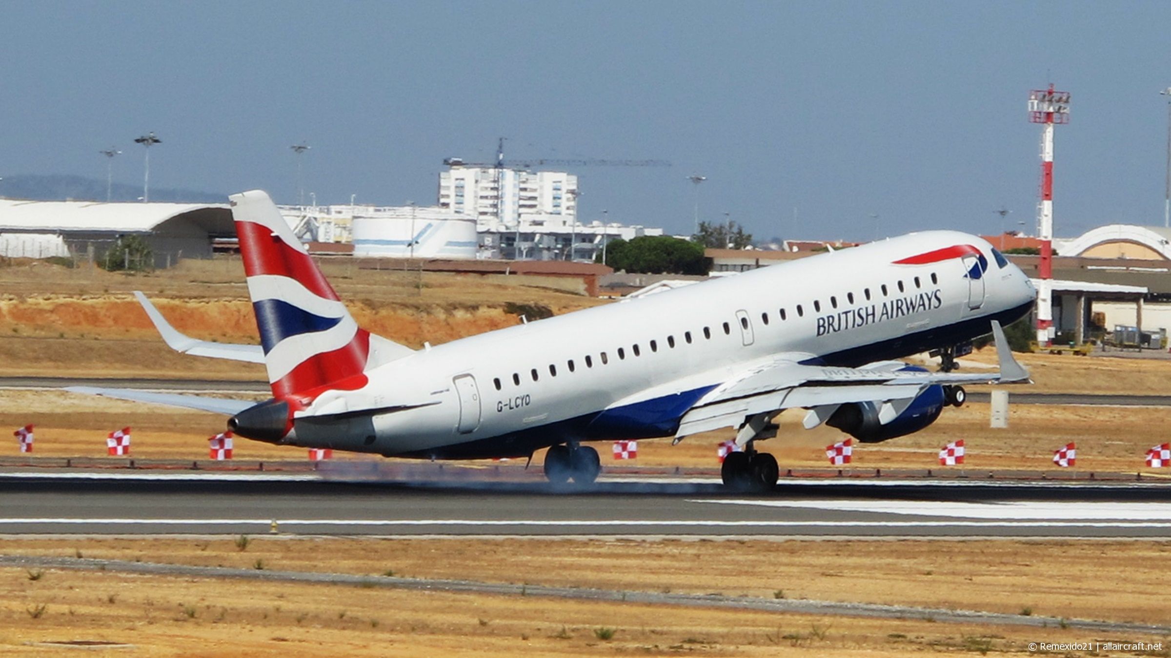 G-LCYO · Embraer 190-100SR · (FAO / LPFR)