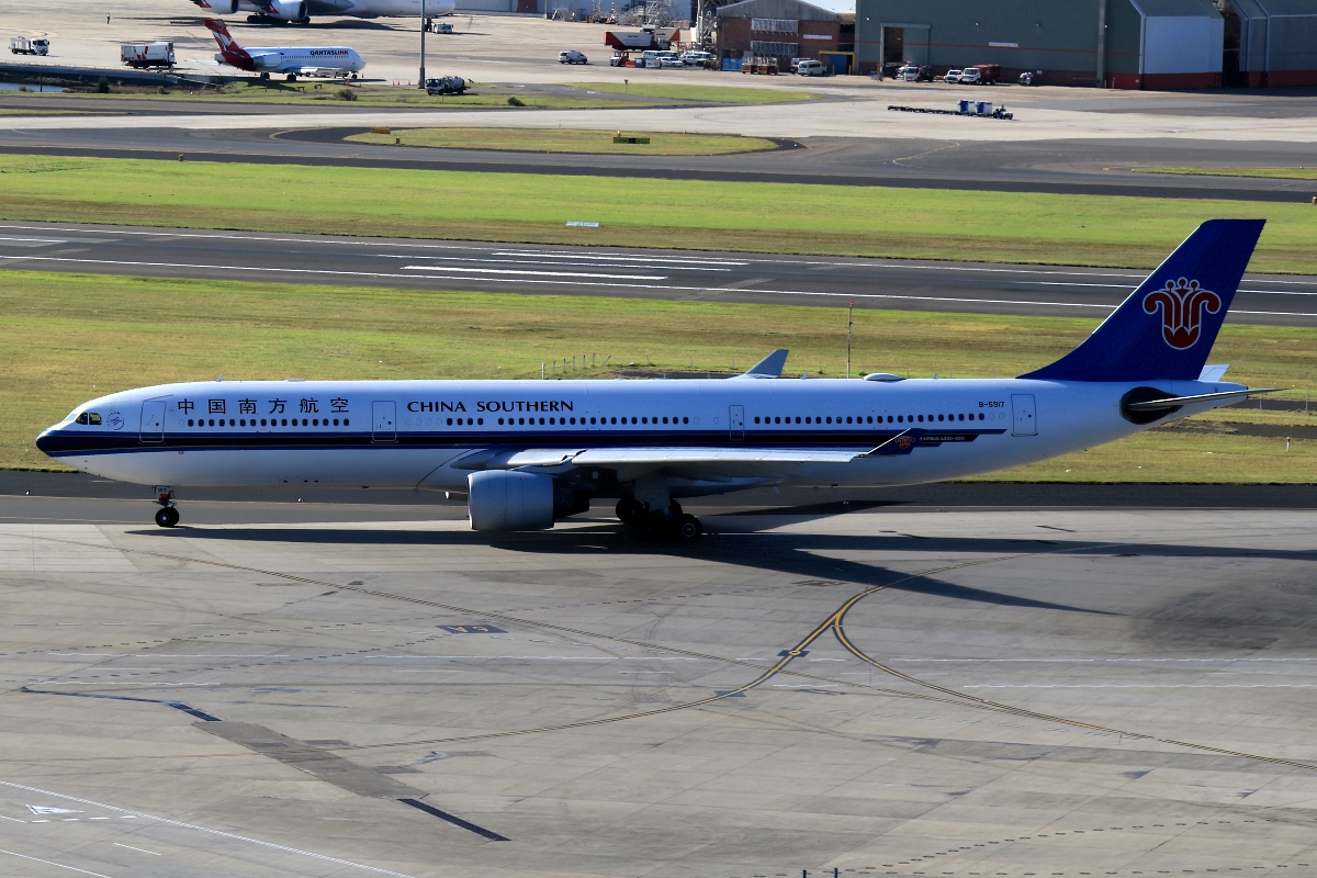 B-5917 · Airbus A330-323 · (SYD / YSSY)