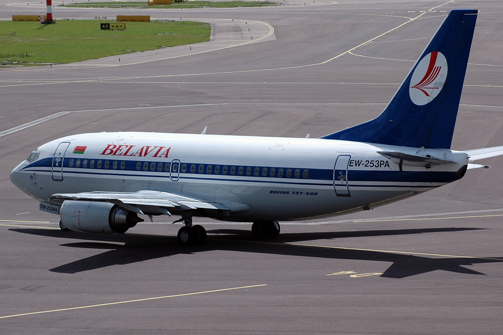 EW-253PA · Boeing 737-524 · (AMS / EHAM)