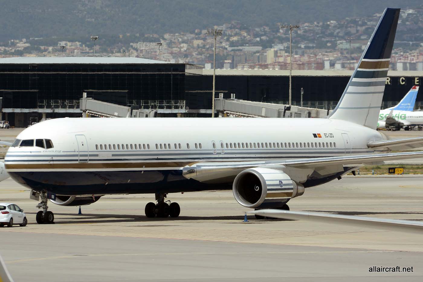EC-LZO · Boeing 767-35D/ER · (BCN / LEBL)