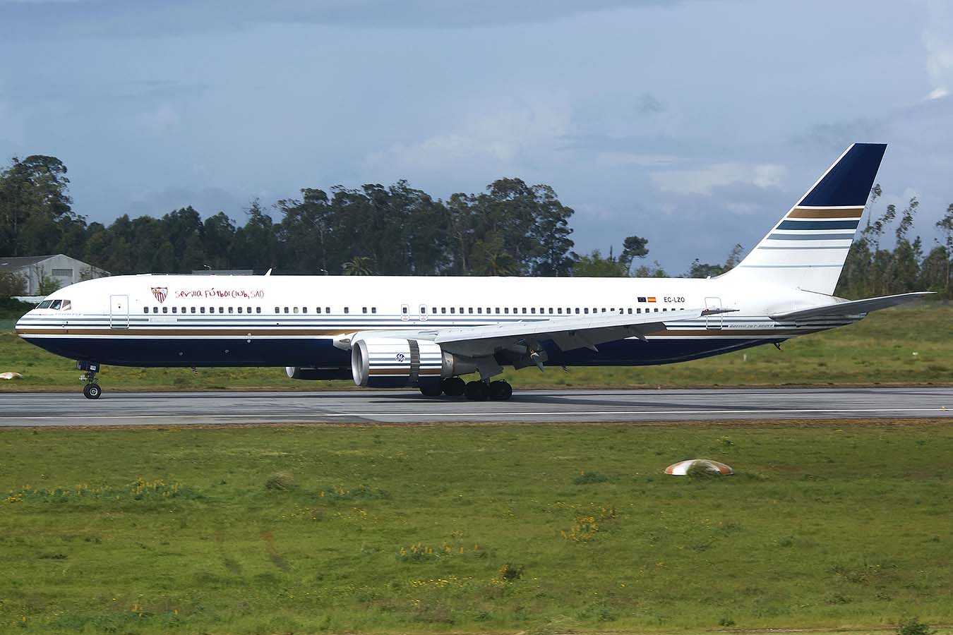 EC-LZO · Boeing 767-35D/ER · (OPO / LPPR)
