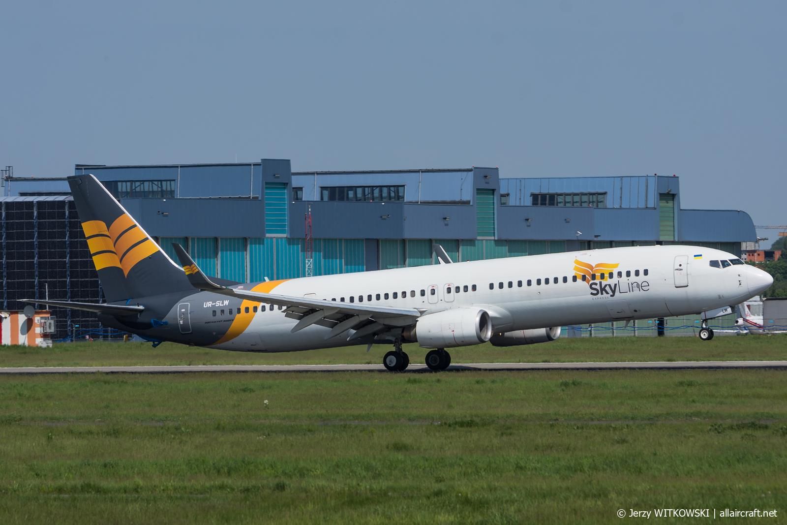 UR-SLW · Boeing 737-94X(ER)(WL) · (WAW / EPWA)
