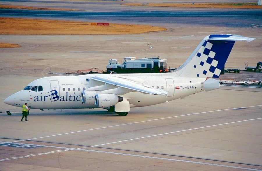 YL-BAK · British Aerospace Avro RJ70 · (LHW / EGLL)