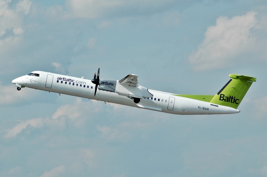 YL-BAX · Bombardier Dash 8-Q402 · (TXL / EDDT)