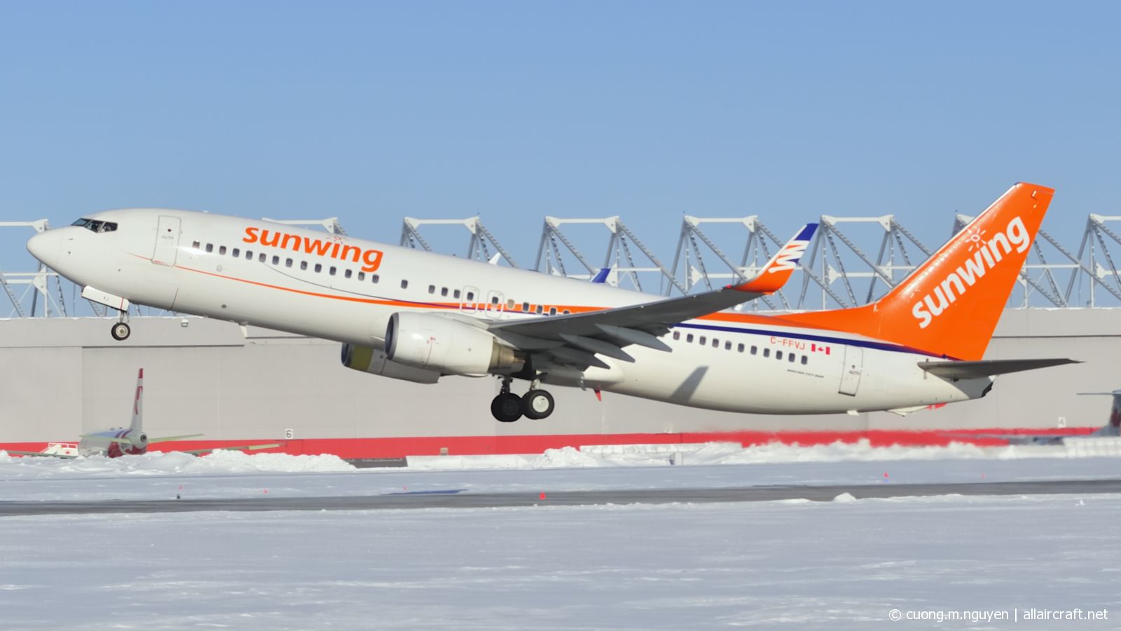 C-FFVJ · Boeing 737-8Q8(WL) · (YUL / CYUL)