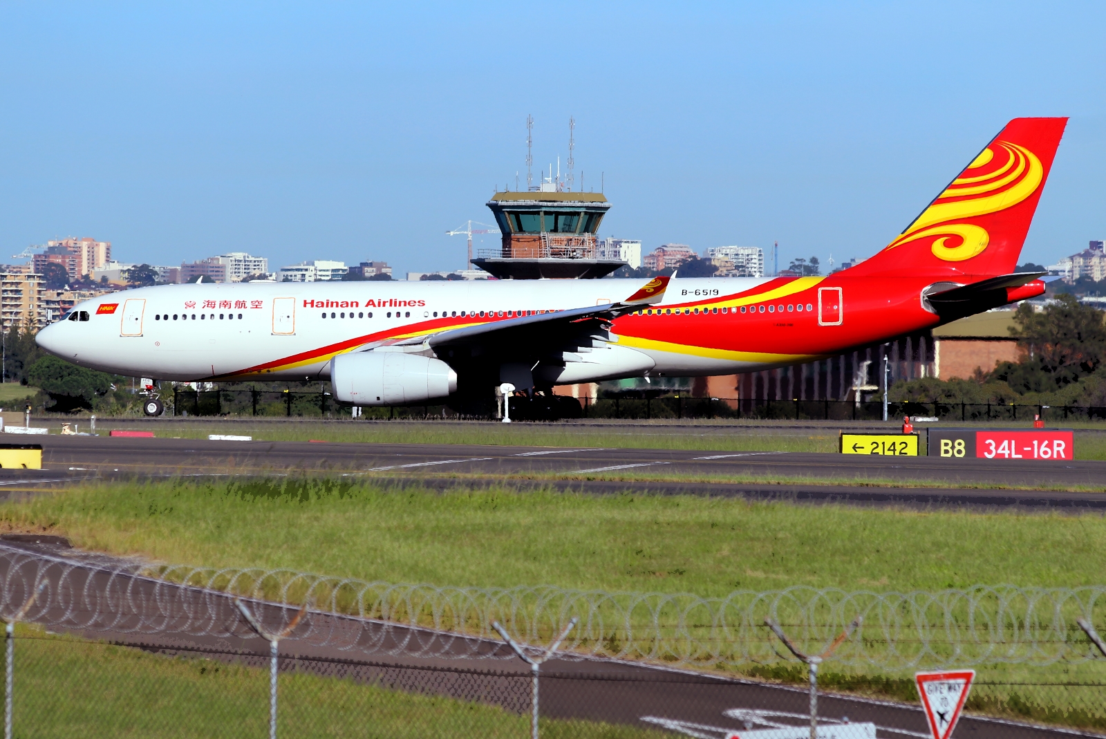B-6519 · Airbus A330-243 · (SYD / YSSY)